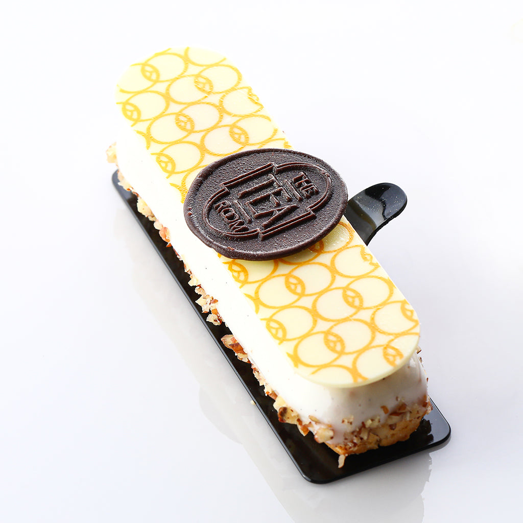 Tahitian Vanilla & Pecan Éclair